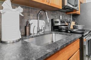 Billede fra billedgalleriet på 320- Downtown Loft Luxe Mattress Prking FAST Wifi i Cleveland