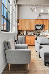 Billede fra billedgalleriet på 320- Downtown Loft Luxe Mattress Prking FAST Wifi i Cleveland