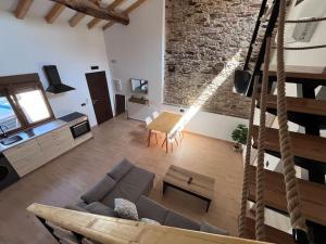 Μια τηλεόραση ή/και κέντρο ψυχαγωγίας στο Apartamento casa rural en Abadía AT-CC-00850
