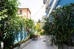 Um jardim no exterior de Hotel Guidi