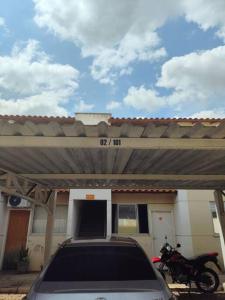 a car parked in front of a house with a garage at Divino Apartamento Sete lagoas in Sete Lagoas +12 photos