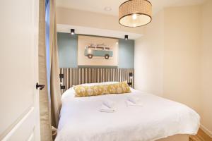 a bedroom with a bed and a picture of a van at Curated apartment near Scheveningen beach in Scheveningen