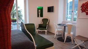 A seating area at Ca' de Tobia