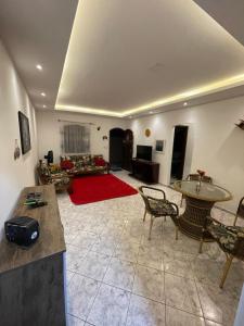 a large living room with a table and chairs at Recanto dos Cajueiros in Cabo Frio