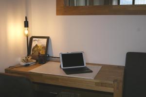 a laptop computer sitting on top of a wooden desk at Abis Ferienwohnung Salzkammergut in Strobl