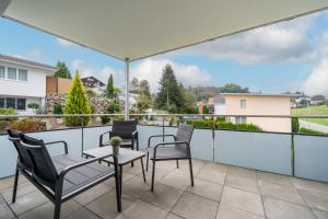 Rõdu või terrass majutusasutuses Swiss Suites