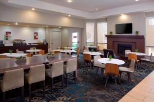 TV/trung tâm giải trí tại Residence Inn Atlanta Airport North/Virginia Avenue