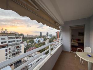un balcone con vista sulla città di Cozy Apartment Near the Pyramid, Tirana Center a Tirana