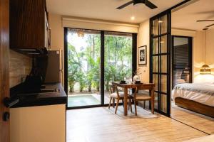 Postel nebo postele na pokoji v ubytování New Tulum Gem Private Pool Ground Floor + 31 fotografií