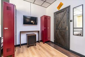 TV a/nebo společenská místnost v ubytování Vola Hostel