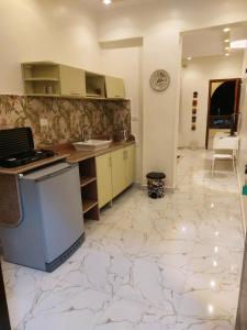 Η κουζίνα ή μικρή κουζίνα στο Carter Guesthouse Luxor 3