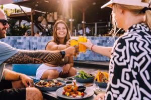 Gostje med bivanjem v nastanitvi Tropical Suites Hotel