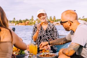 Gostje med bivanjem v nastanitvi Tropical Suites Hotel