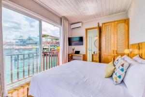 Postelja oz. postelje v sobi nastanitve Tropical Suites Hotel