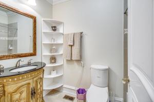 Bilik mandi di Guest House in Private Villa about 23 Mi to Washington +20 gambar