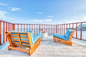 Balkon oz. terasa v nastanitvi Tropical Suites Hotel