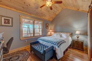 Ένα ή περισσότερα κρεβάτια σε δωμάτιο στο Sun's Cabin