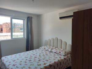 Ένα ή περισσότερα κρεβάτια σε δωμάτιο στο Apartamento Completo (Praia do Poço - Próximo ao Lovina)