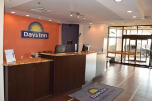 Vstupní hala nebo recepce v ubytování Days Inn by Wyndham Sherman