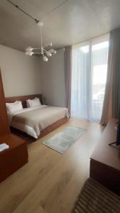 Ένα ή περισσότερα κρεβάτια σε δωμάτιο στο Villa Ambassador Golf Resort, Kachreti
