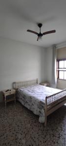 a bedroom with a bed and a ceiling fan at Casas em Ubatuba in Ubatuba