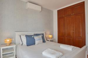 Postel nebo postele na pokoji v ubytování Casa Nolva Heated Pool