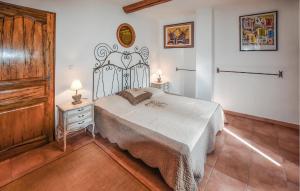 Ένα ή περισσότερα κρεβάτια σε δωμάτιο στο 1 Bedroom Nice Home In Roussillon +13 φωτογραφίες