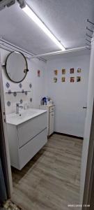 Ένα μπάνιο στο Chambre au calme, petit déjeuner inclus