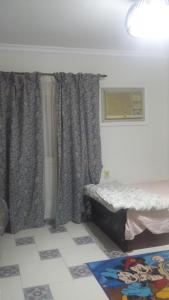 Ένα ή περισσότερα κρεβάτια σε δωμάτιο στο الغردقة