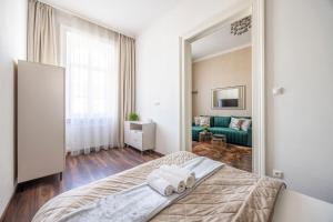 Luxurious Central Elizabeth Grand Suite w' Sauna 1073 Budapest, 34 Erzsébet körút kép - 2