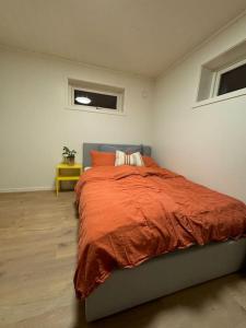 Ένα ή περισσότερα κρεβάτια σε δωμάτιο στο Modern apartment at Kvaløysletta