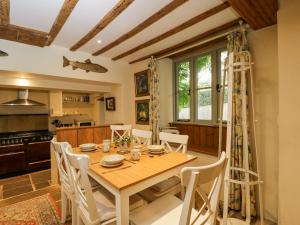 Dapur atau dapur kecil di Tannery Cottage
