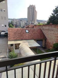Το κτήριο όπου στεγάζεται  το διαμέρισμα