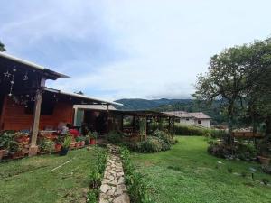a backyard of a house with a garden at Hostal Vista Boquete in Boquete