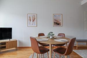 Μια τηλεόραση ή/και κέντρο ψυχαγωγίας στο Pramea Apartments Toripiha