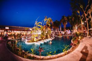 Bazén v ubytování Rafain Palace Hotel & Convention Center nebo v jeho okolí