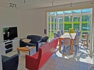 Μια τηλεόραση ή/και κέντρο ψυχαγωγίας στο Relaxing Zeeland Escape