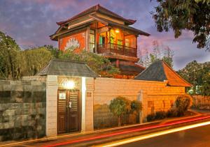 a building with a tower on top of it at Sunhouse Guesthouse in Sanur
