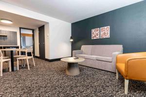 Posezení v ubytování Northwinds Hotel Revelstoke