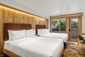 Postel nebo postele na pokoji v ubytování Otter Hotel