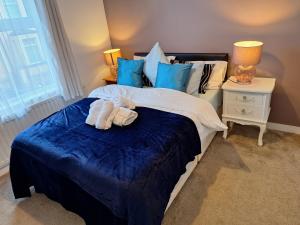 Ένα ή περισσότερα κρεβάτια σε δωμάτιο στο Fantastic 3-bed with free parking & Wi-Fi Located in Chatham Kent
