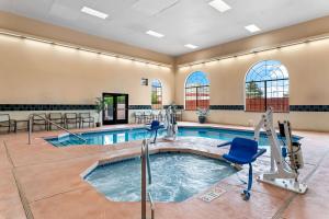 Πισίνα στο ή κοντά στο Best Western Moriarty Heritage Inn