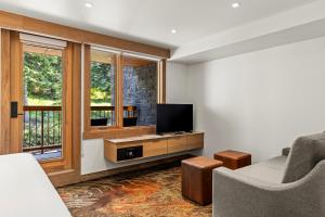 TV a/nebo společenská místnost v ubytování Otter Hotel