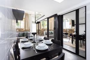 a dining room with a black table and chairs at OkStay Loft Victoria Top Tenerife in La Victoria de Acentejo