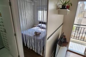 a glass door to a balcony with a dog in it at AP BOHO 1010 Brás - Piscina Aquecida, WiFi, Academia, Cama Casal box e colchão extra solteiro in Sao Paulo