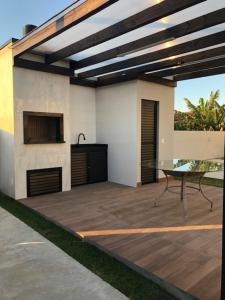 a patio with a table and a building at Residencial ISL - Praia da Pinheira SC in Palhoça