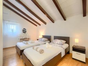 Postel nebo postele na pokoji v ubytování Holiday Home in egoti i with Private Pool + 29 fotografií