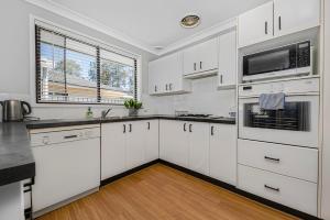 Kuchyň nebo kuchyňský kout v ubytování Guesthouse in W Gosford Centre + 9 fotografií