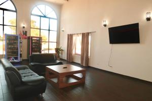 TV a/nebo společenská místnost v ubytování Motel 6 Elkhart, IN
