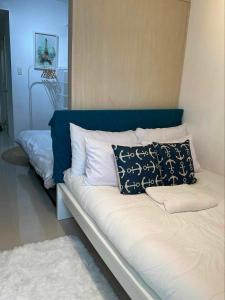 Postel nebo postele na pokoji v ubytování Staycation at Sea Residences Suite B1202